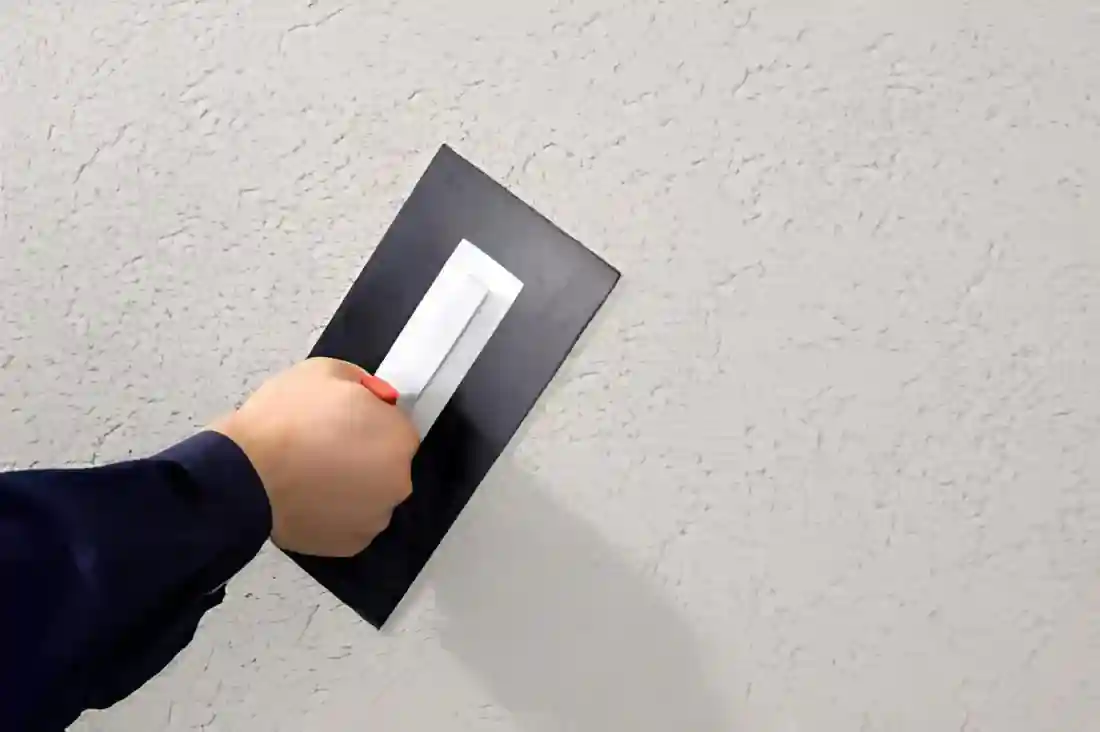 Decorative plaster and wall putty application for smooth surfaces