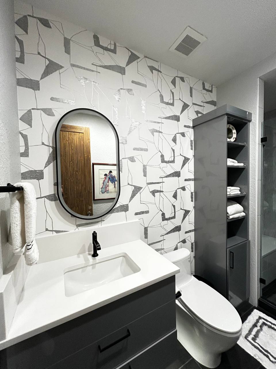 Finished wallpaper installation with smooth corners and invisible joints