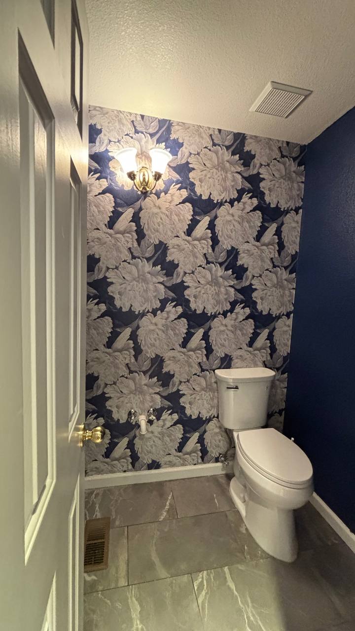 Beautiful wallpaper installation with smooth corners and invisible joints