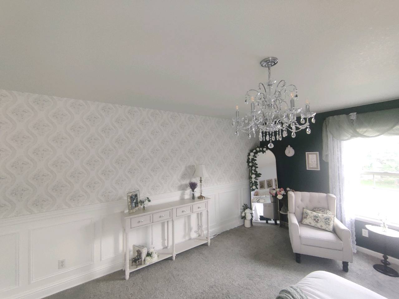 Residental wallpaper installation with smooth corners and invisible joints